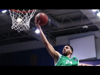 Данк Трентона Локетта в матче против Нижнего Новгорода