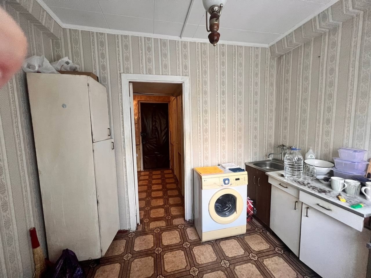 Продам 2-х комнатную квартиру городе Луганск, Жовтневый район, улица Марины Расковой 5 Расположена на 2-м этаже 9-ти этажного дома. Общая площадь 51,6 м². Отопление центральное. Окна частично м/пластиковые Балкон застеклён. Санузел раздельный. Улучшенная планировка. Дом расположен в районе "Владимирского...
