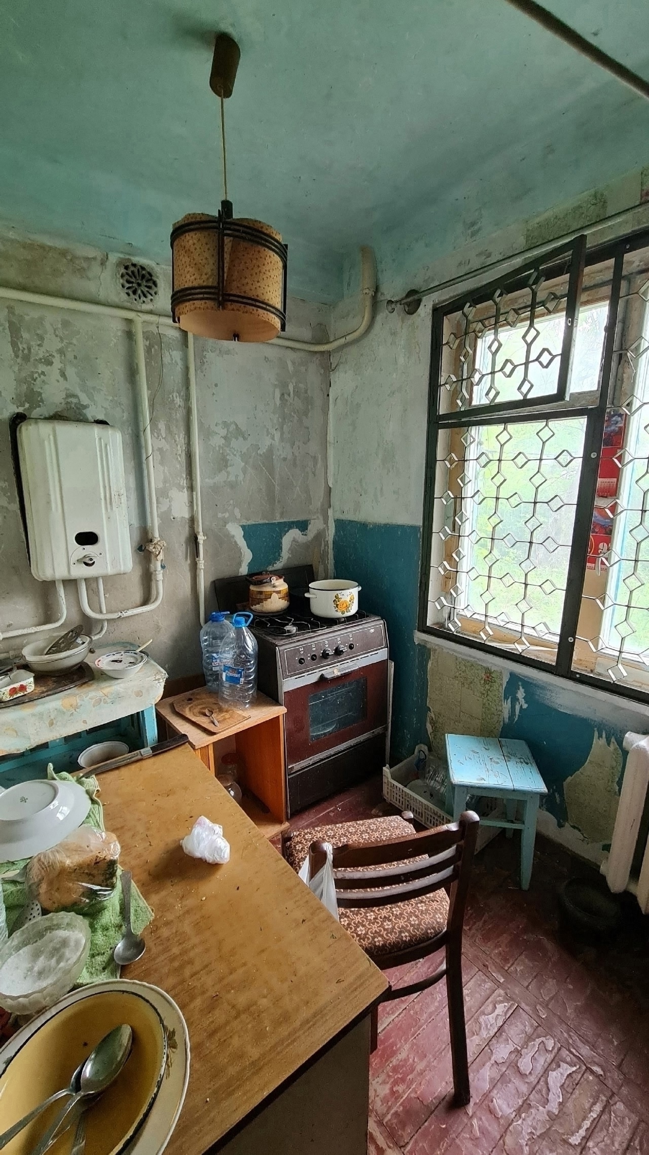 Продается 2-ух комнатная квартира в районе Кристалла.Отличный район- до Столицы 5 минут, рядом Торговый центр,кафешки ,ресторан, аптеки,супермаркет,остановки. 1/5,не угловая.Окна обычные,комнаты проходные. В коридоре есть ниша-можно использовать как гардеробную или установить накопительную систему для беспере...