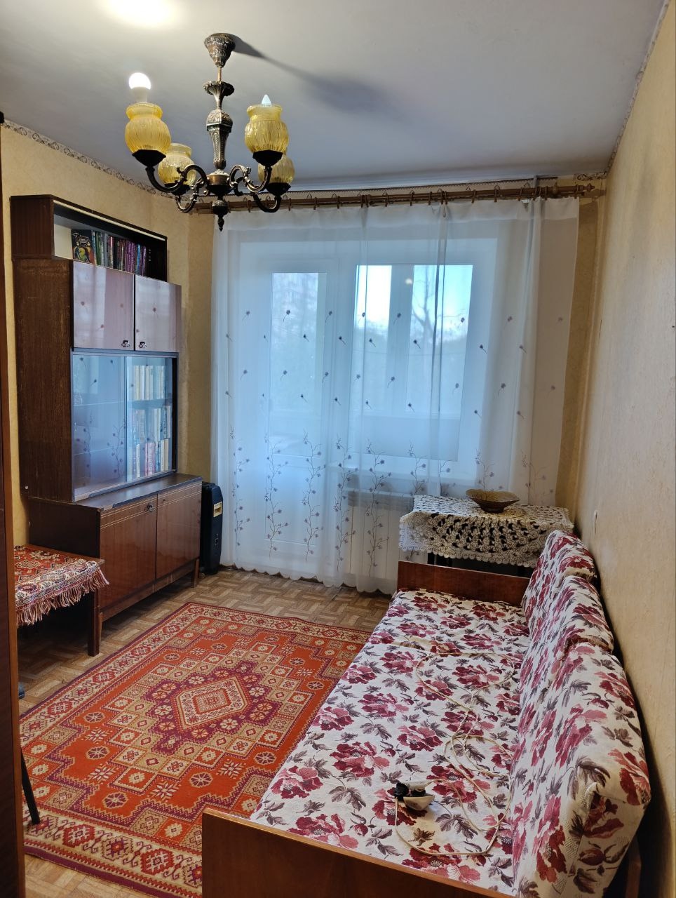 Сдается 3-х комнатная квартира кв. Волкова общ. пл. 70 кв.м., кухня 7,5 кв.м. Цена 30 000 руб. + ком.услуги. В квартире есть всё необходимое для проживания: мебель, холодильник, стиральная машина, бойлер, микроволновая печь, вытяжка, кондиционер. Хорошее месторасположение. Оплата первый и последний месяц + ус...