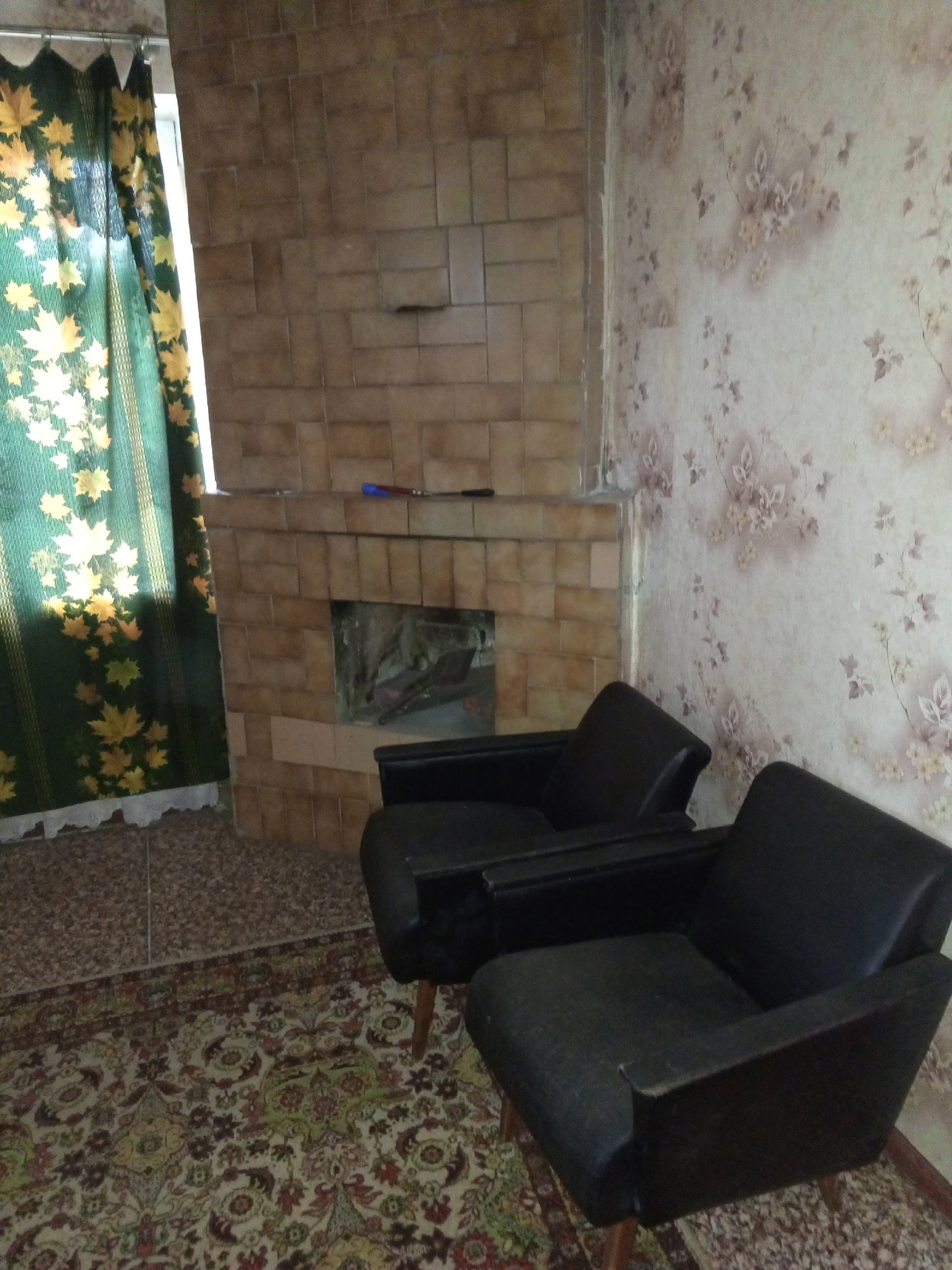 🌿 Продается дача в СТ "Счастье" (под Передельском) 📍 Отличное расположение: до остановки автобусов — 3 минуты до магазинов — 10 минут до реки Айдар — 20 минут 🏡 Участок 6 соток (приватизированный) На территории: 1,5-этажная кирпичная дача Кирпичный сарай Летний душ и туалет Каркасный бассейн Ø 6 м, ...