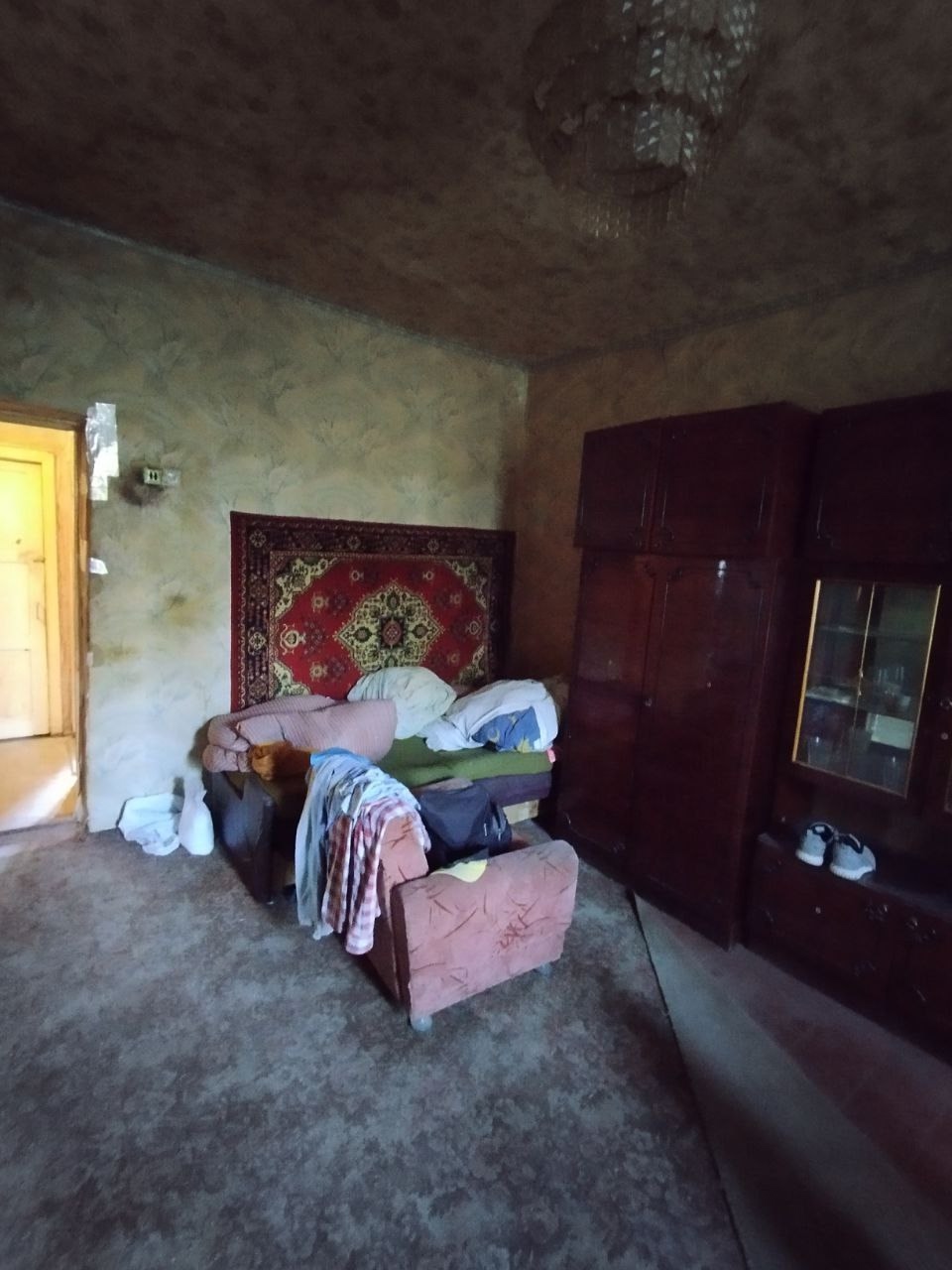 Продам 3- х комнатную квартиру на кв. Еременко 56,9 кв. м. 1/4 эт.Под ремонт, толстые стены очень тёплая, полы деревянные ,высокие потолки 2,8 м. комнаты изолированные, газовая колонка, электропроводка поменяна, трубы пластиковые, центральное отопление. Хорошее расположение ( самый центр) школа садик супермар...